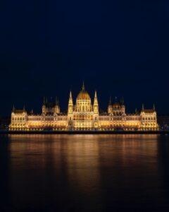 Parlament w Budapeszcie nocą